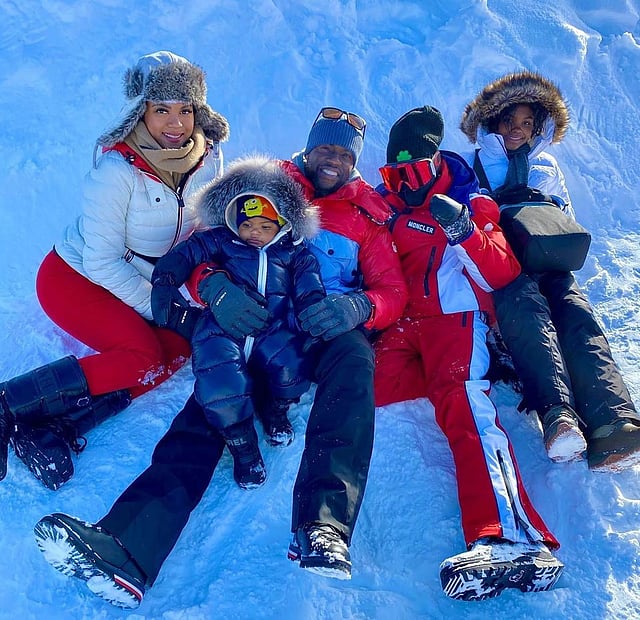 দেখুন, কেভিন হার্ট পরিবার নিয়ে কোথায়!