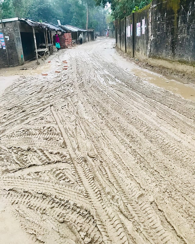 এটি কক্সবাজারের চকরিয়ার ডুলাহাজারা মার্কাজ রোডের ছবি। ছবি: লেখক