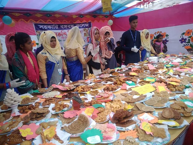 শীতের পিঠা উৎসবে বাহারি পিঠা। ব্রাহ্মণপাড়া, কুমিল্লা, ৮ জানুয়ারি। ছবি: মো. সোহরাব হোসেন