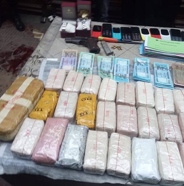 রাজধানীর মালিবাগে র্যাবের সঙ্গে ‘বন্দুকযুদ্ধের’ পর উদ্ধার হয় এক লাখ ইয়াবা। ‘বন্দুকযুদ্ধে’ এক মাদক ব্যবসায়ী নিহত হয় আজ। ছবি: সংগৃহীত