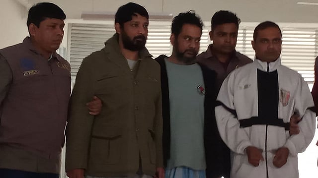 ক্যাসিনো কারবারি দুই ভাই এনামুল হক ও রূপন ভূঁইয়াকে গ্রেপ্তার করেছে সিআইডি। ছবি: প্রথম আলো