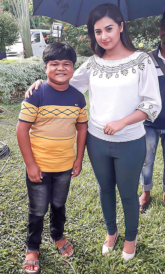 নায়িকা বুবলীর সঙ্গে শুটিংয়ের ফাঁকে শরিফুল