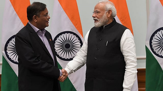 ভারতের প্রধানমন্ত্রী নরেন্দ্র মোদির সঙ্গে বাংলাদেশের তথ্যমন্ত্রী হাছান মাহমুদ। ছবি: সংগৃহীত