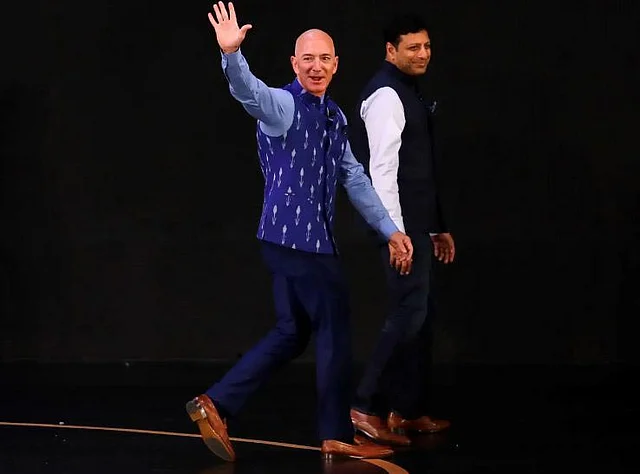 ২০২৫ সালের মধ্যে ভারতে ১০০ কোটি ডলার বিনিয়োগের ঘোষণা দিয়েছেন আমাজনের প্রতিষ্ঠাতা জেফ বেজোস। ছবি: রয়টার্স
