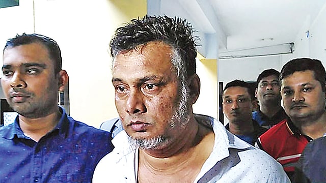 স্ত্রী ও মেয়েকে হত্যার অভিযোগে গ্রেপ্তার শফিকুল ইসলাম। ছবি: সংগৃহীত