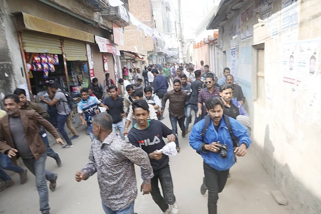 হামলার সময় এলাকায় উত্তেজনা ছড়িয়ে পড়ে। ঢাকা, ২১, জানুয়ারি। ছবি: আশরাফুল আলম