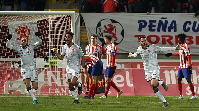 অবিশ্বাস্য এক দৃশ্যের জন্ম দিল লিওনেসা। ছবি: এএফপি