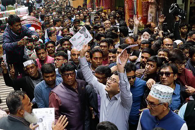 পুরান ঢাকার বাবুবাজার এলাকায় নির্বাচনী প্রচার চালান ঢাকা দক্ষিণ সিটি করপোরেশন (ডিএসসিসি) নির্বাচনে আওয়ামী লীগের মেয়র প্রার্থী শেখ ফজলে নূর তাপস। ঢাকা, ২৫ জানুয়ারি। ছবি: দীপু মালাকার