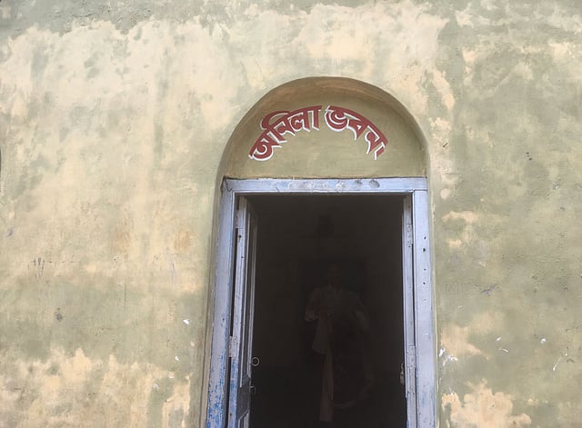 জমিদারবাড়ির মন্দিরের ফটক। ছবি: লেখক