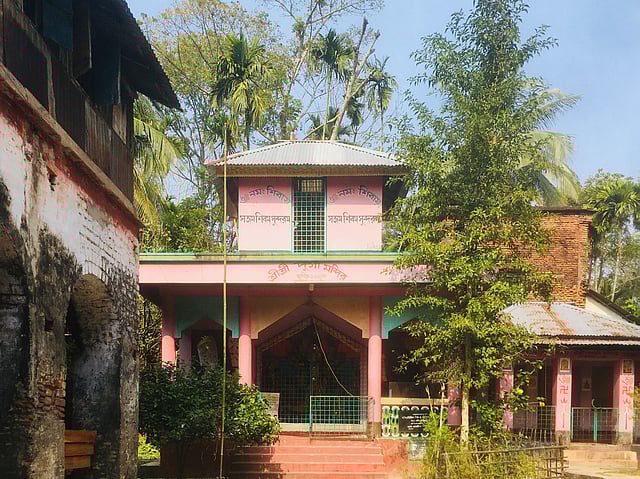 রায়েরকাঠি জমিদারবাড়ির দুর্গা মন্দির। ছবি: লেখক