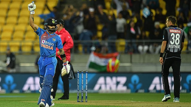 বিরাট কোহলি। কাল সুপার ওভারে জয়ের পর। ছবি: এএফপি