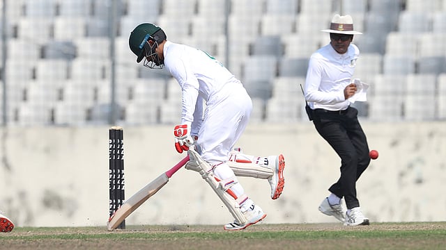 এই ১ রান নিয়ে ট্রিপল সেঞ্চুরিয়ানদের ক্লাবে নাম লেখান তামিম। ছবি: শামসুল হক