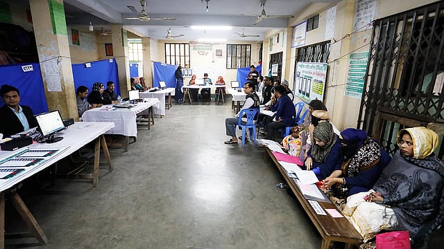 ডিএসসিসি নির্বাচনে দারুত তামীল মাদ্রাসা কেন্দ্রে দুপুরের দিকে ছিল না কোনো ভোটার। সিক্কাটুলি, ঢাকা, ১ ফেব্রুয়ারি। ছবি: প্রথম আলো