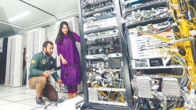 দেশ থেকেই দেওয়া হয় ক্লাউড সার্ভারের সেবা। ছবি: সুমন ইউসুফ