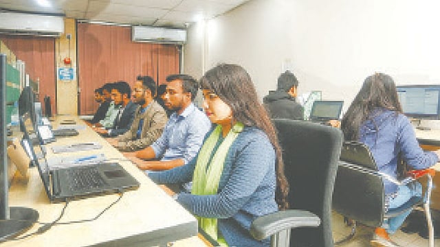 স্যুবরায় এখন কাজ করেন ৬৫জন কর্মী। ছবি: প্র বাণিজ্য