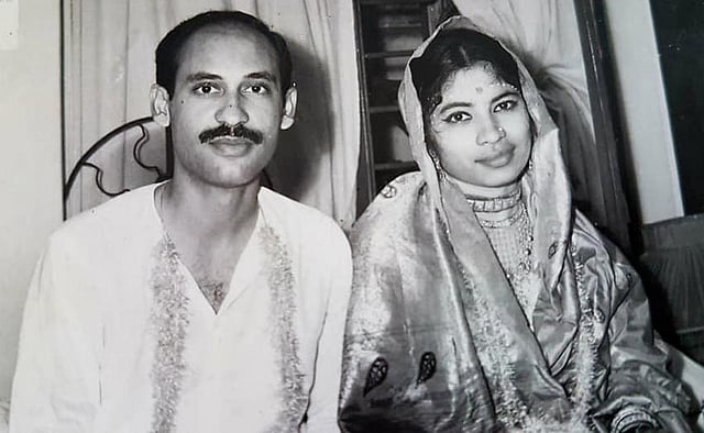 ঢাকার মালিবাগে বৌভাতের দিন তোলা ছবিতে আবুল হায়াত ও মাহফুজা খাতুন শিরিন। ছবি: ফেসবুক