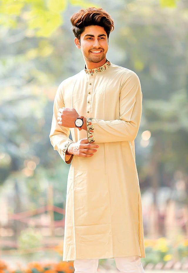 হাতায় ফুলের ছাপ