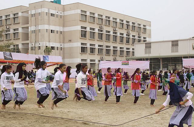 স্কিপিং রোপ ইভেন্টে মেয়েরা। ছবি: লেখক