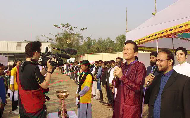 অনুষ্ঠানের উদ্বোধন ঘোষণা করেন নারায়ণকুল ড্রিম স্কুল অ্যান্ড কলেজের প্রতিষ্ঠাতা এবং জাপানের পার্লামেন্ট ডায়েটের সদস্য মিকি ওয়াতানাবে। ছবি: লেখক