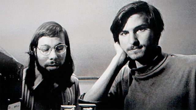 অ্যাপলের প্রতিষ্ঠাতা স্টিভ জবস ও স্টিভ ওজনিয়াক। ছবি: রয়টার্স