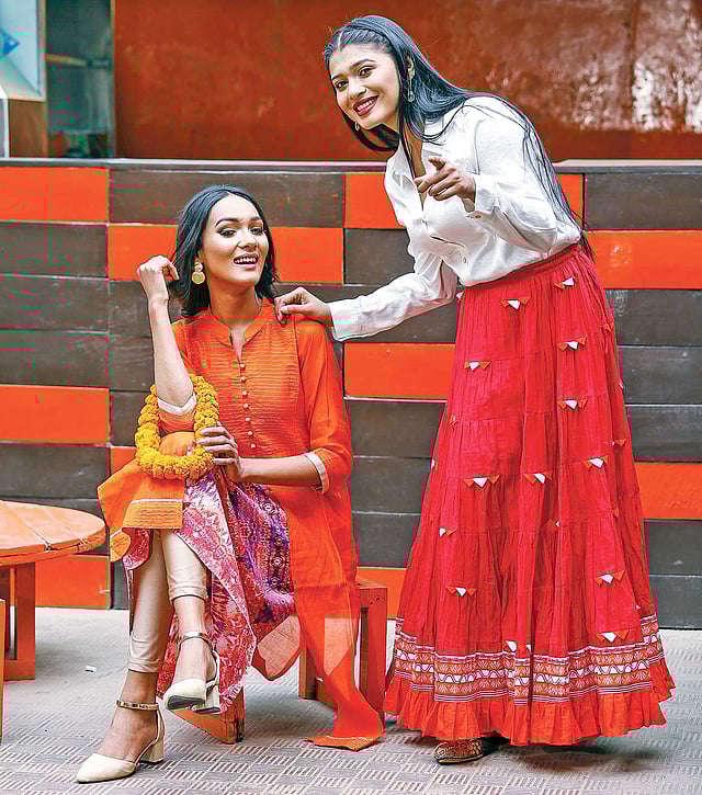 সালোয়ার–কামিজ কিংবা টপের সঙ্গে এমন চুল মানাবে। পোশাক: বিশ্বরঙ