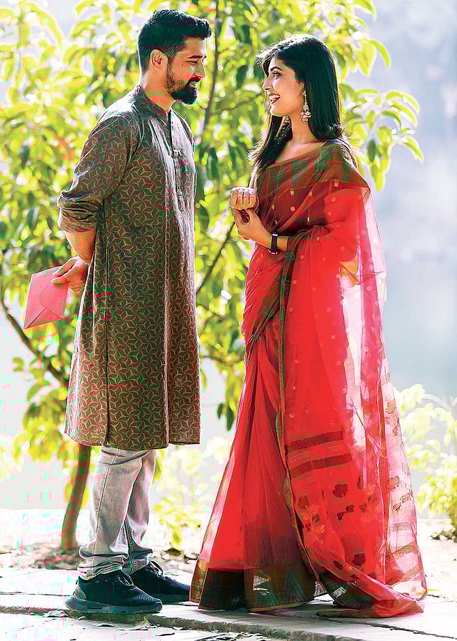 একবারে ভালোবেসে—যদি ভালোবাসিতে চাহিতে তুমি সেই ভালোবাসা