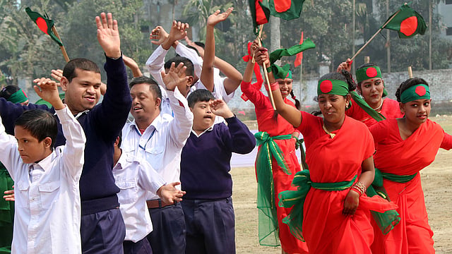 মনোমুগ্ধকর ডিসপ্লে