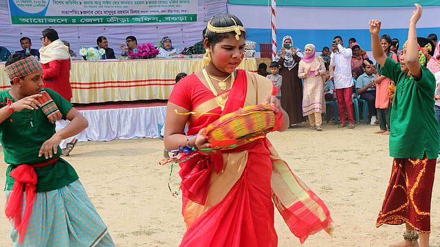 ডিসপ্লেতে অংশ নেওয়া শিশুরা