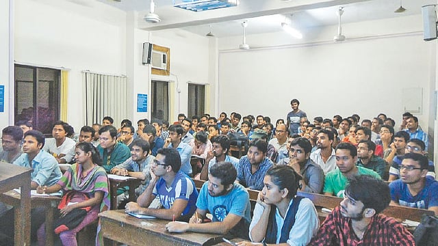 পাঠচক্রে উপস্থিতির হার এমনই হয়