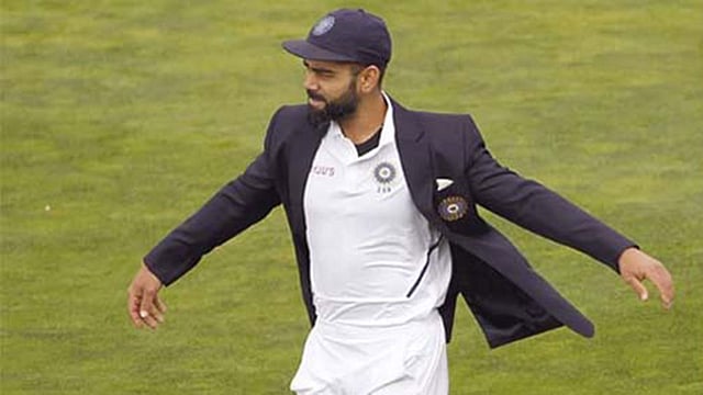 নিউজিল্যান্ডের বিপক্ষে টসের পর নাচের ভঙ্গিতে কোহলি। ছবি: ভারতীয় ক্রিকেট বোর্ডের ইনস্টাগ্রাম