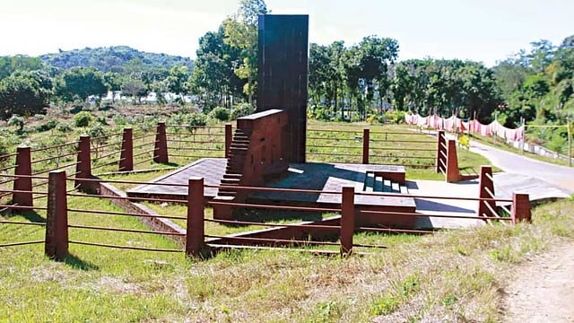 সিলেট ক্যাডেট কলেজের পেছনে বধ্যভূমি। ধারণা করা হয়, মুক্তিযোদ্ধা সিরাজুল আব্দালকে এখানেই কবরস্থ করা হয়েছে। ছবি: সংগৃহীত