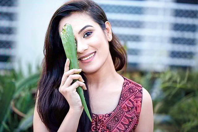 মডেল: আয়েশা