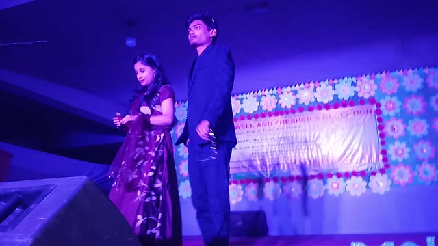 গণ বিশ্ববিদ্যালয়ের প্রাণরসায়ন ও অনুপ্রাণ বিজ্ঞান বিভাগে ‘নবীনবরণ ও বিদায় সংবর্ধনা’য় বিভাগের সব শিক্ষক-শিক্ষার্থী আনন্দঘন পরিবেশে মেতে উঠেছিলেন। ছবি: লেখক