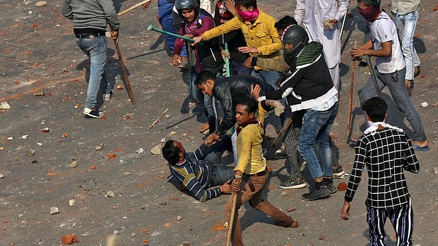 ট্রাম্পের সফরের সময় ভারতের নতুন নাগরিকত্ব আইনকে কেন্দ্র করে রক্তক্ষয়ী সংঘর্ষের ঘটনা ঘটে দিল্লিতে। ছবি: রয়টার্স