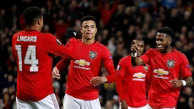 ম্যাচে ইউনাইটেডের চতুর্থ ও নিজের প্রথম গোলের পর ফ্রেডের (ডানে) উচ্ছ্বাস। কাল ওল্ড ট্রাফোর্ডে ইউরোপা লিগে ব্রুজের বিপক্ষে। ছবি: রয়টার্স