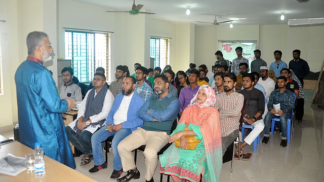 মতবিনিময় সভায় কুমিল্লা জেলার ২৫টি স্বেচ্ছাসেবী সংগঠনের ৫২ জন সদস্য অংশ নেন। ছবি: প্রথম আলো