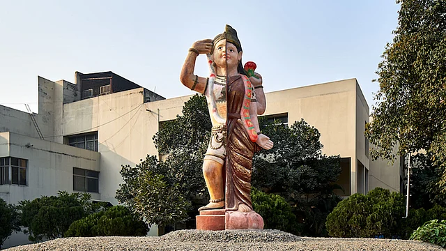 ইন্টারমিডিয়ারি, ভারত খের