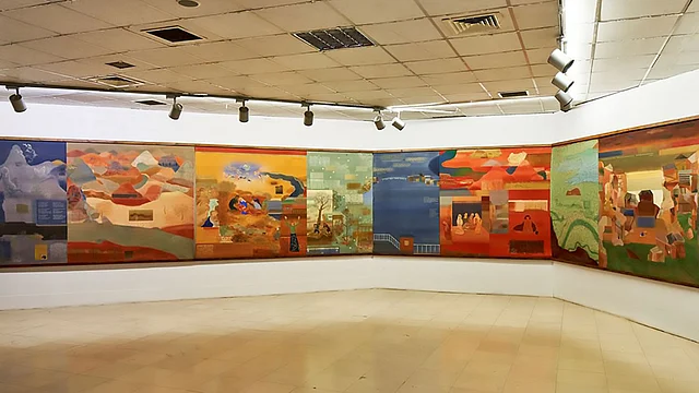 ঢাকা আর্ট সামিট প্রদর্শনীর এক অংশ