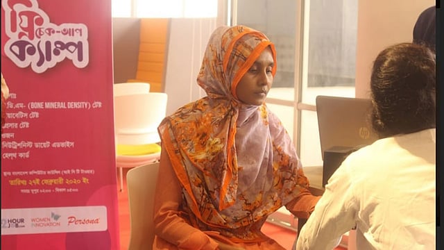 দ্য টু আওয়ার জবের আয়োজনে নারীদের স্বাস্থ্যসচেতনতা কর্মসূচি। ছবি: সংগৃহীত