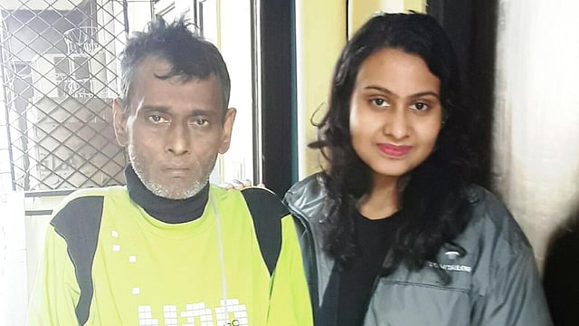 চিকিৎসকেরা জানিয়েছেন, উর্মির বাবা সুস্থ হতে ছয় মাসের মতো লাগবে। আর উর্মি সুস্থ হতে তিন মাসের মতো সময় লাগতে পারে। ছবি: সংগৃহীত