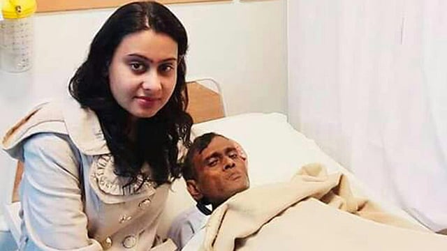 বাবা নারায়ণ আচার্যকে নিজের ৬৭ শতাংশ লিভার দান করেছেন উর্মি আচার্য। ছবি: সংগৃহীত