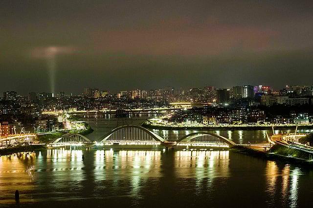 রাতের হাতিরঝিল। ছবি: সংগৃহীত