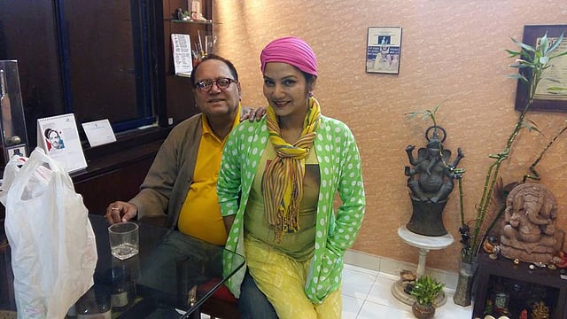 ঘরোয়া পরিবেশে দীপঙ্কর–দোলন দম্পতি। ছবি: ফেসবুক থেকে