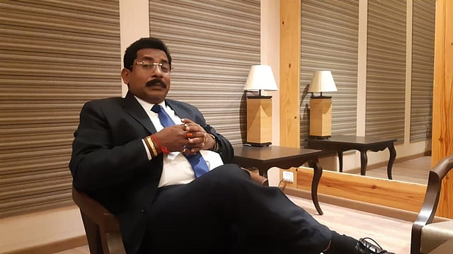 কলকাতায় ‘ডিকশনারি’ ছবির শুটিংয়ের ফাঁকে মোশাররফ করিম। ছবি: সংগৃহীত