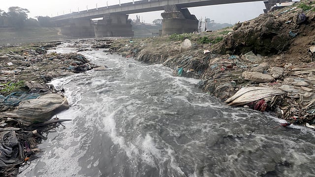 শহরের দূষিত পানি যাচ্ছে নদীতে
