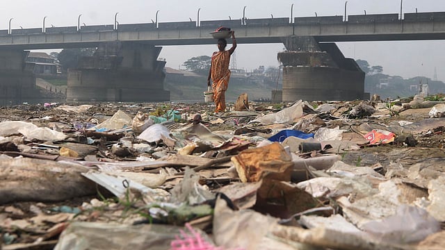 সর্বত্র আবর্জনা