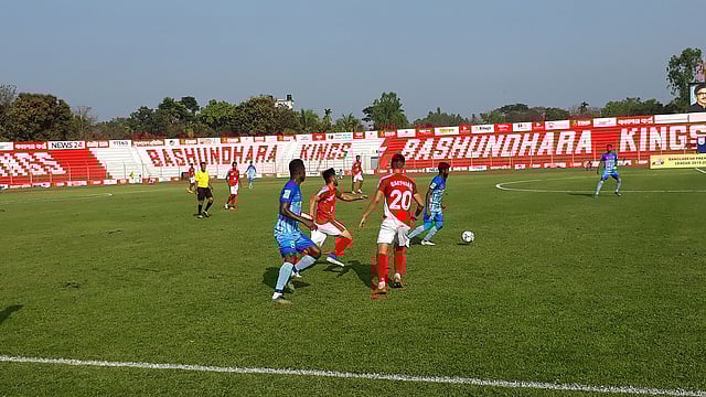 ঘরের মাঠে এই প্রথম বসুন্ধরাকে হার উপহার দিল চট্টগ্রাম আবাহনী। ছবি: প্রথম আলো