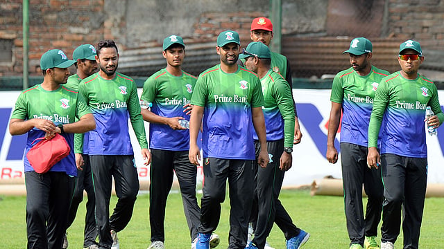 ঢাকা প্রিমিয়ার লিগে আজ মাঠে নামছে প্রাইম ব্যাংক। ছবি: প্রথম আলো