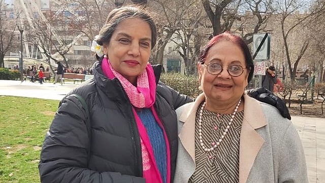 ইনস্টাগ্রামে এ ছবিটি দিয়ে শাবানা আজমি জানিয়েছেন তিনি স্বেচ্ছায় কোয়ারেন্টিনে গেছেন।