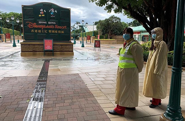 হংকং ডিজনিল্যান্ডের মতো বিশ্বের বিভিন্ন অঞ্চলের উদ্যানগুলো এই সময়ে ফাঁকা হয়ে পড়লেও সংকটের পর তা মানুষের আকর্ষণের কেন্দ্রবিন্দুতে পরিণত হবে বলে মনে করছেন বিশেষজ্ঞরা। ছবি: রয়টার্স